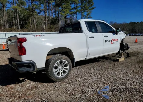 2023 Chevrolet Silverado K1500 z USA, uszkodzony, nr VIN 1GCRDAED4PZ102016